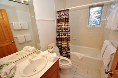 Spacious And Beautiful Home In East Vail