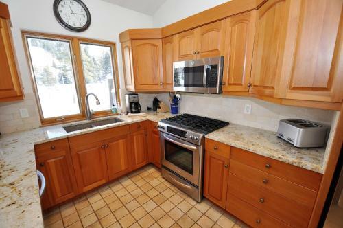 Spacious And Beautiful Home In East Vail
