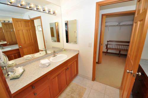 Spacious And Beautiful Home In East Vail