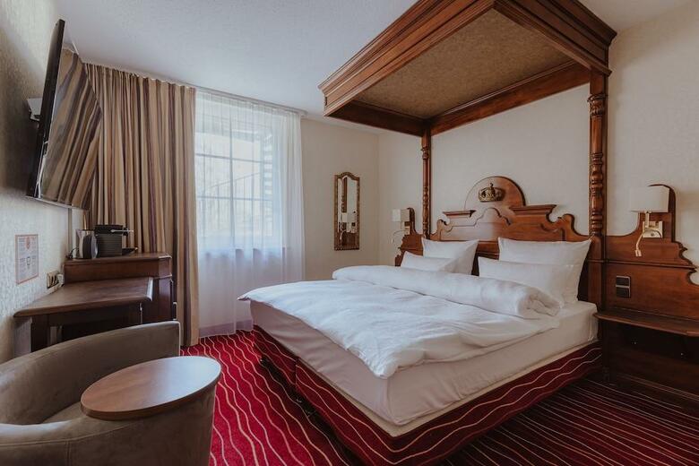 King's Hotel First