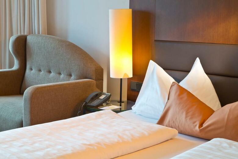 Penz Hotel West