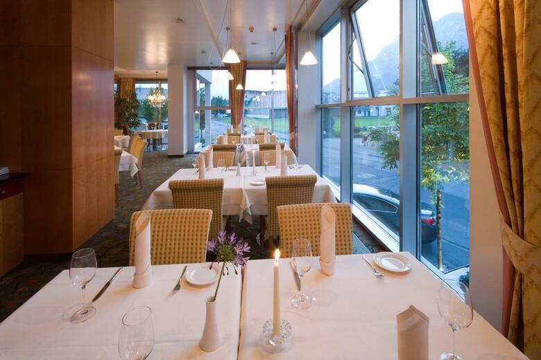 Penz Hotel West