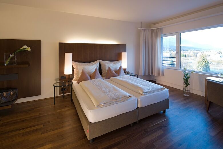 Penz Hotel West