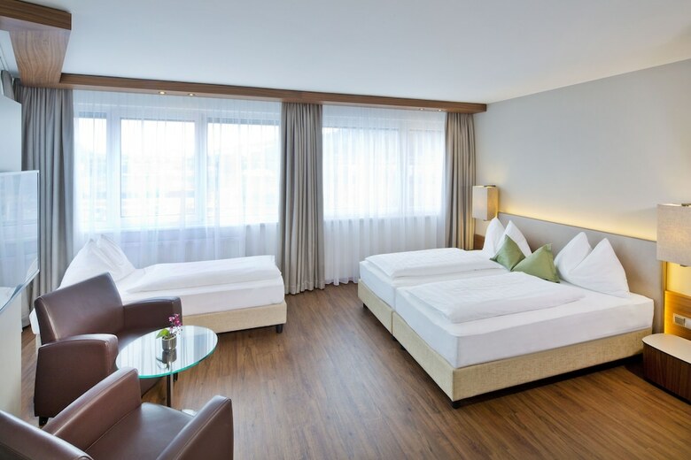 Penz Hotel West