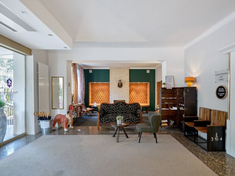 Hotel NH Carlton