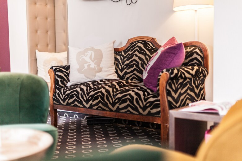 Hotel NH Carlton