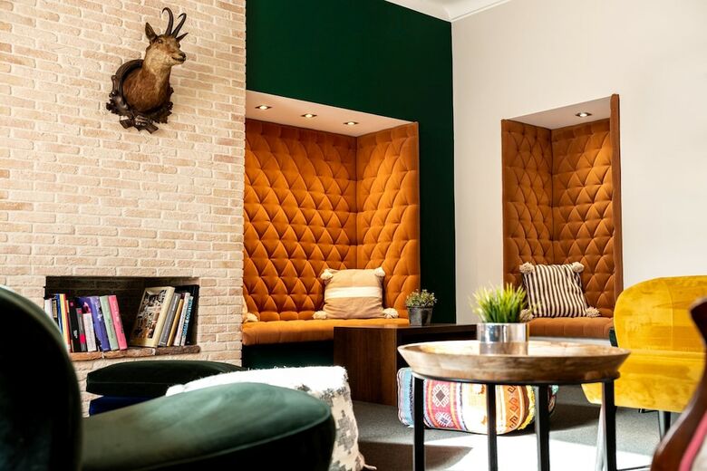 Hotel NH Carlton