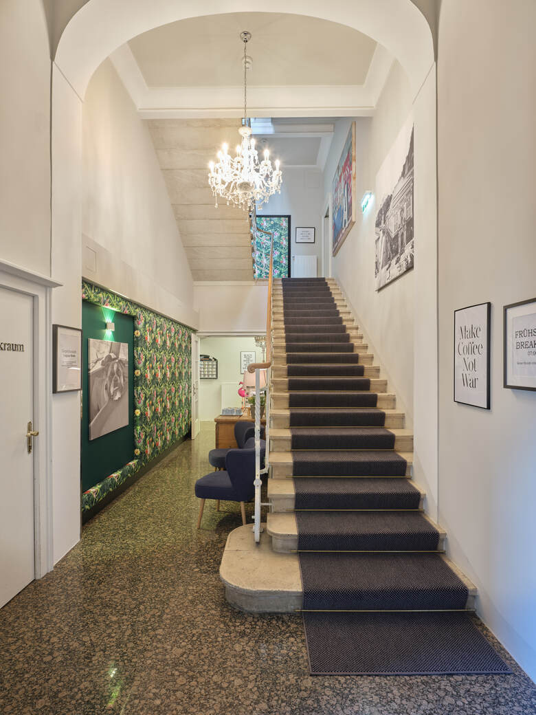 Hotel NH Carlton