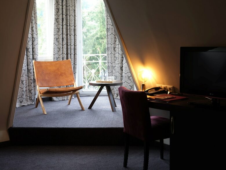 Hotel NH Carlton