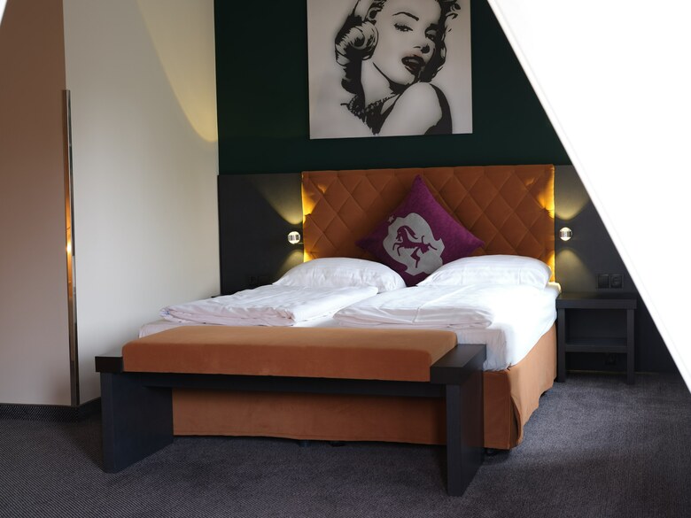 Hotel NH Carlton