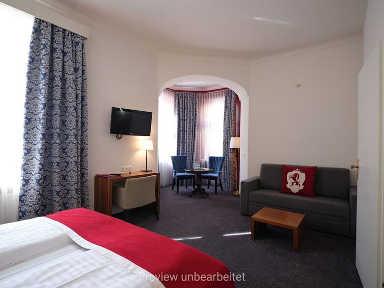 Hotel NH Carlton