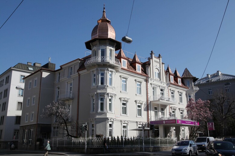 Hotel NH Carlton