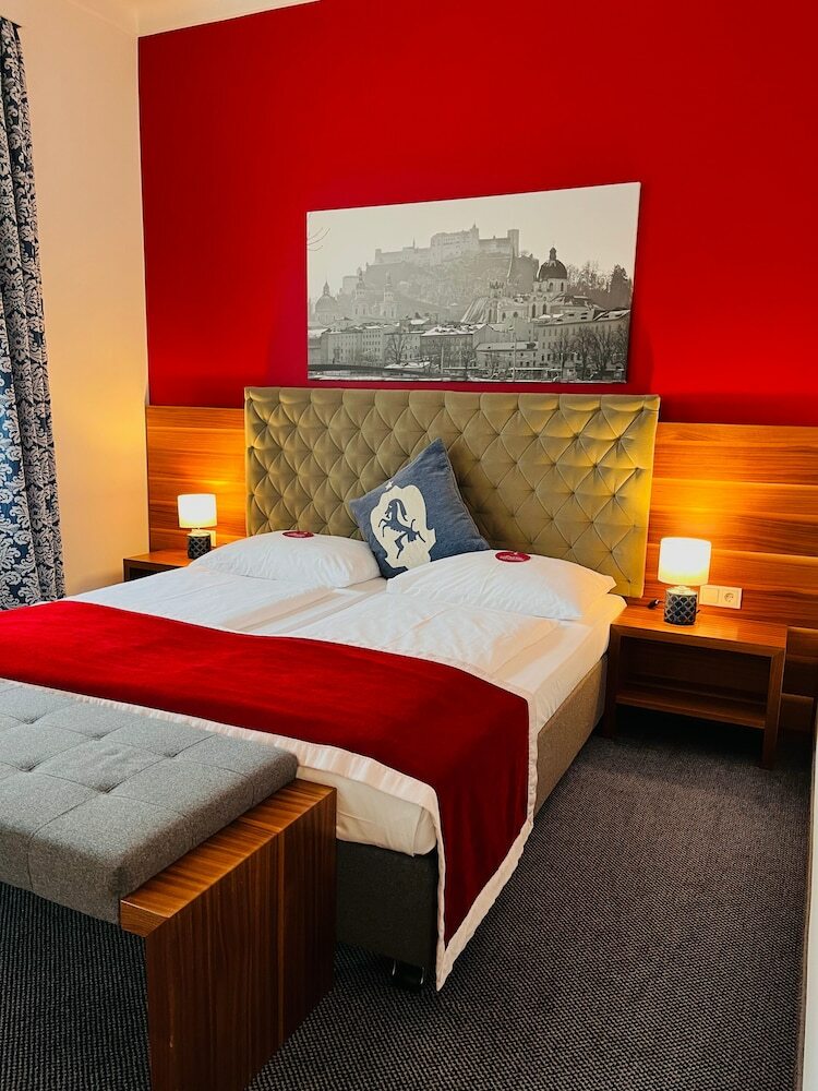 Hotel NH Carlton