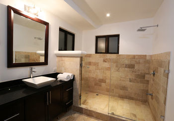 Shana Hotel & Residence