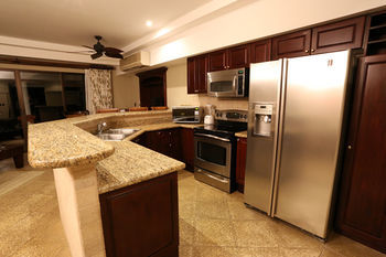 Shana Hotel & Residence