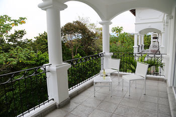 Shana Hotel & Residence