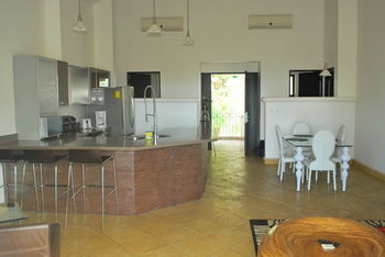 Shana Hotel & Residence