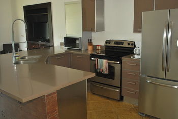 Shana Hotel & Residence