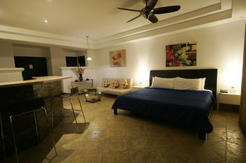 Shana Hotel & Residence
