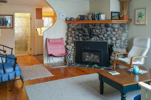 Camp Out Cottage On White Island Pond