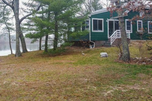 Camp Out Cottage On White Island Pond