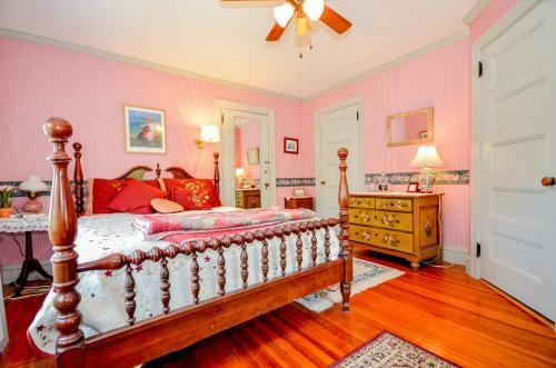 Bed & Breakfast Cranberry Gardens Inn