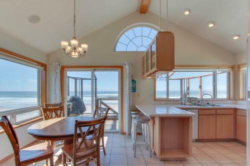 Wakonda Oceanfront Escape