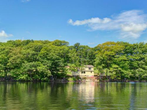 Damariscotta Lakefront Retreat