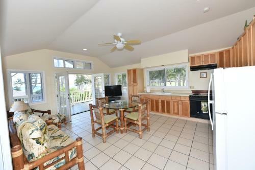 Lodge Waimanalo Beach Cottages