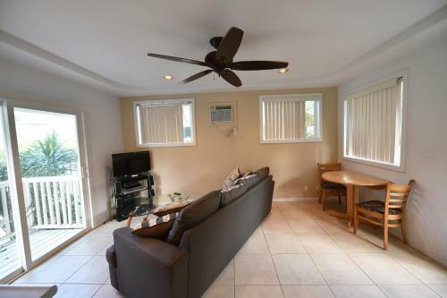 Lodge Waimanalo Beach Cottages
