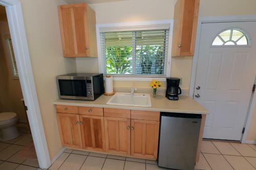 Lodge Waimanalo Beach Cottages