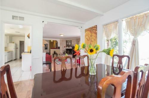Three Bedroom Villa In Bel Air