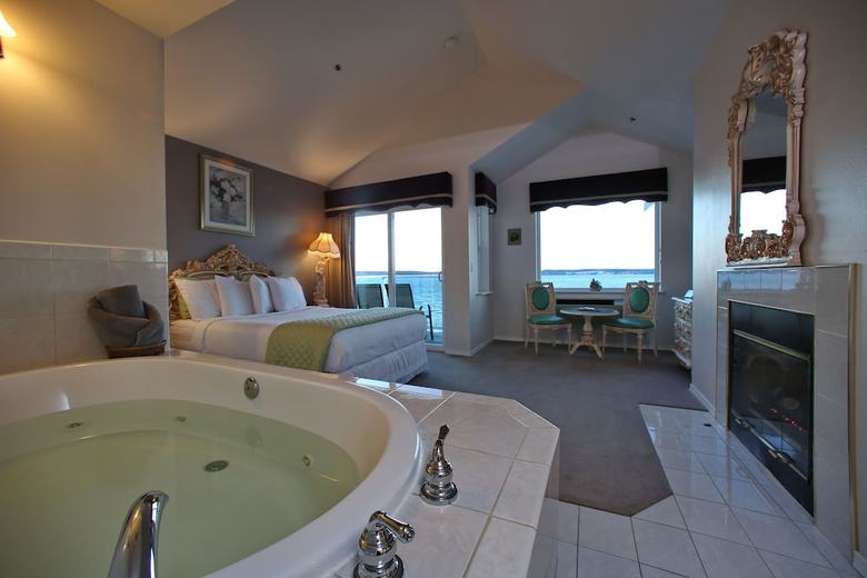 Hotel Tides Inn