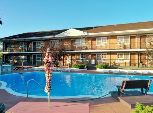 Motel Budget Host East End Hotel In Riverhead