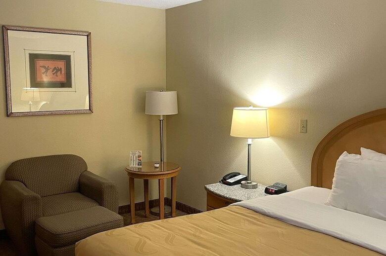 Hotel Baymont By Wyndham Greenfield