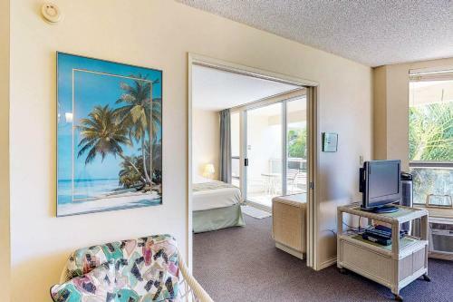 Maui Banyan Q203b