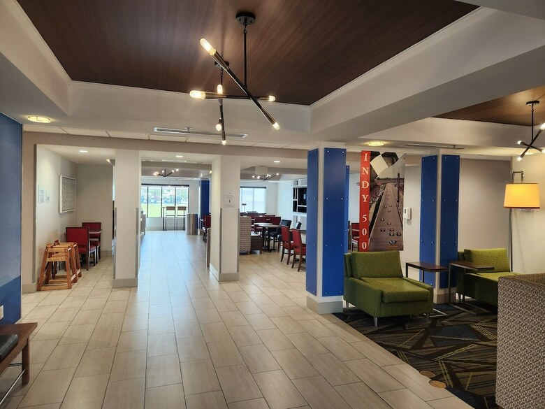 Holiday Inn Express Hotel & Suites Crawfordsville