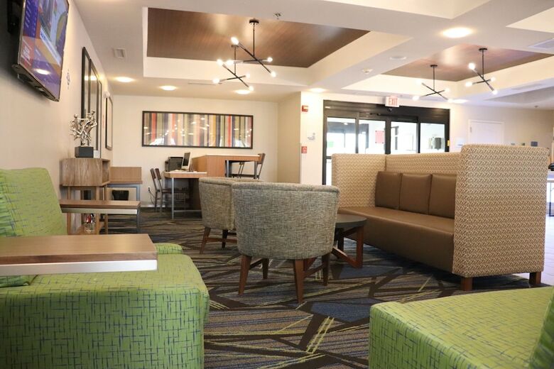 Holiday Inn Express Hotel & Suites Crawfordsville