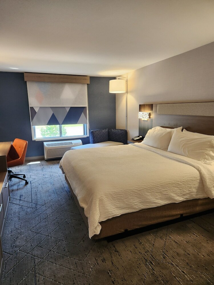 Holiday Inn Express Hotel & Suites Crawfordsville