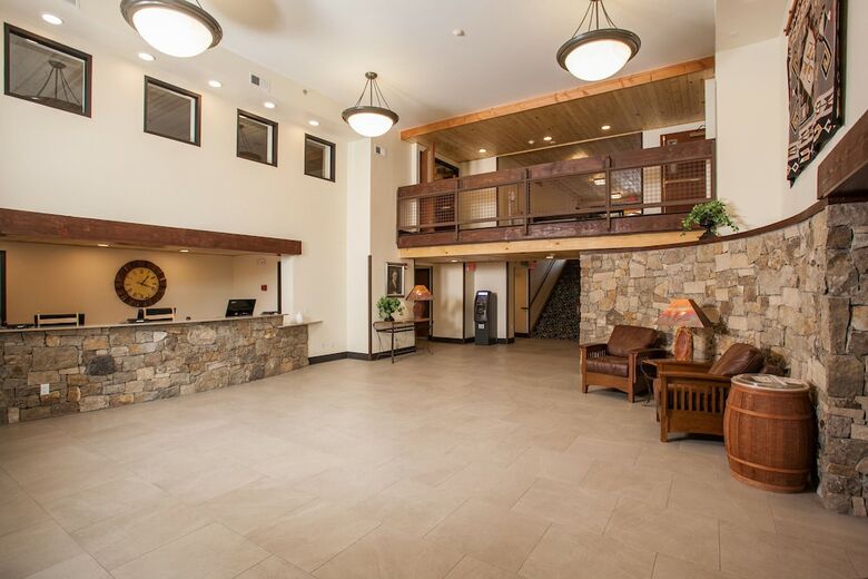 Hotel Red Feather Lodge