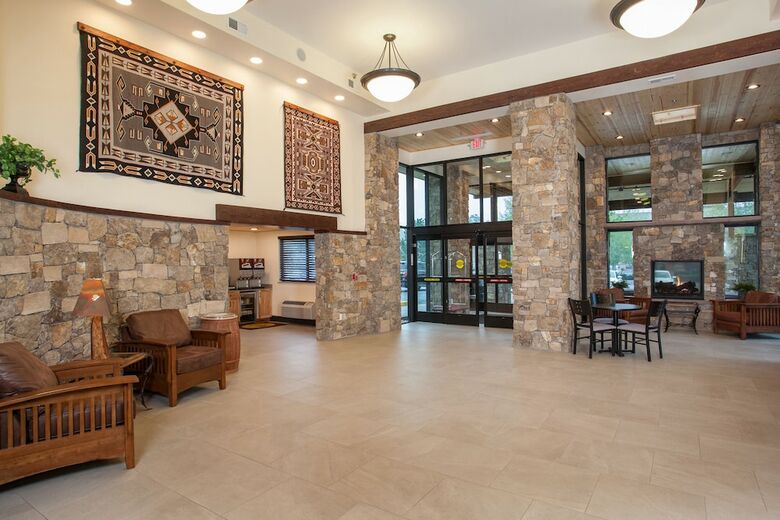 Hotel Red Feather Lodge