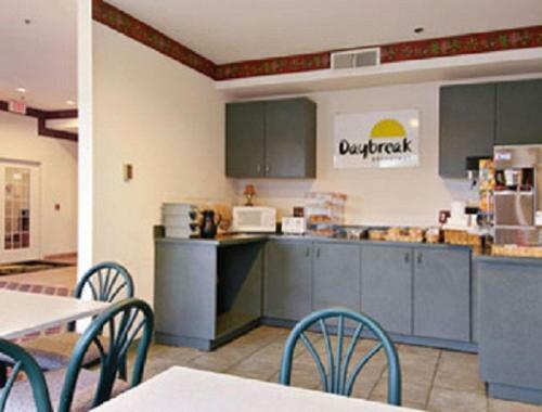 Hotel Days Inn And Suites Dfw South