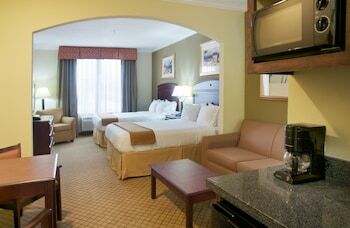 Holiday Inn Express Hotel & Suites Winnie