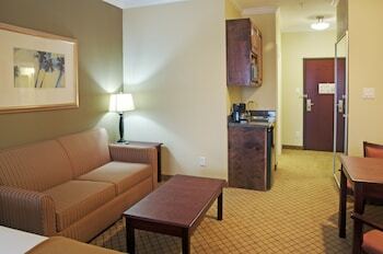 Holiday Inn Express Hotel & Suites Winnie