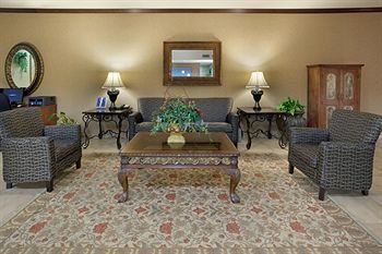 Holiday Inn Express Hotel & Suites Marina