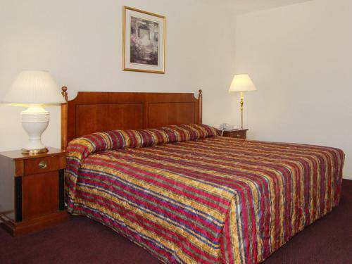 Motel American Inn & Suites