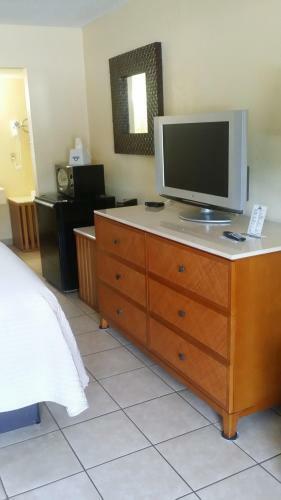 Hotel Days Inn Cruise Port West