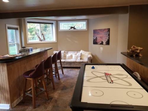 Elegant 2 King Bedrooms Apartment - 2 Night Minimum