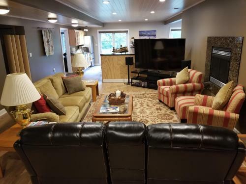 Elegant 2 King Bedrooms Apartment - 2 Night Minimum