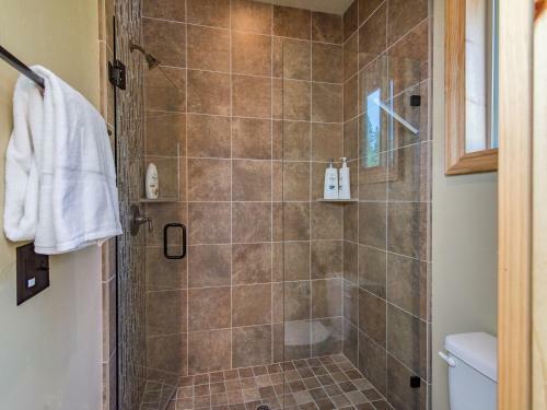 16423 Northwoods Blvd House
